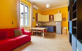 Milano Viale Umbria Colorful Apartment